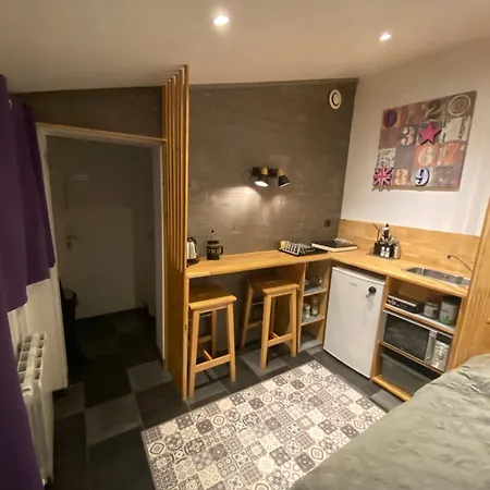 Quarto em Acomodações Particulares Le Nid Nantais Cosy à Nantes, Parc - Expo , Stade La Beaujoire *